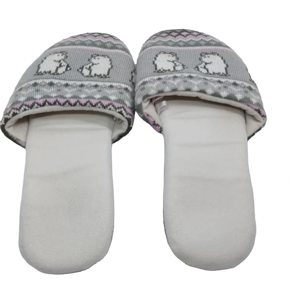 🍒 Justice Slippers Size M 6-7 Gray and White Polar Bear Graphics